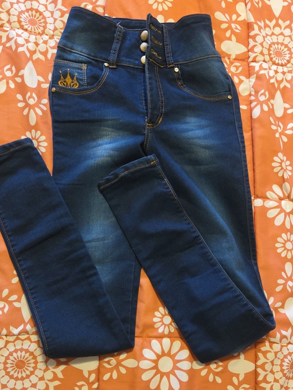 High-Waist Dark Blue Women’s Jeans with Embroidered Pocket Push Up.        *